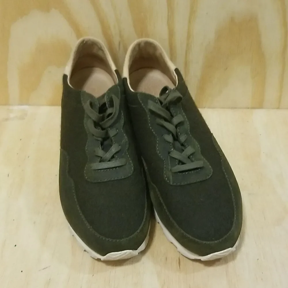 Men's Casual Lace-Up Sneakers in Olive Green